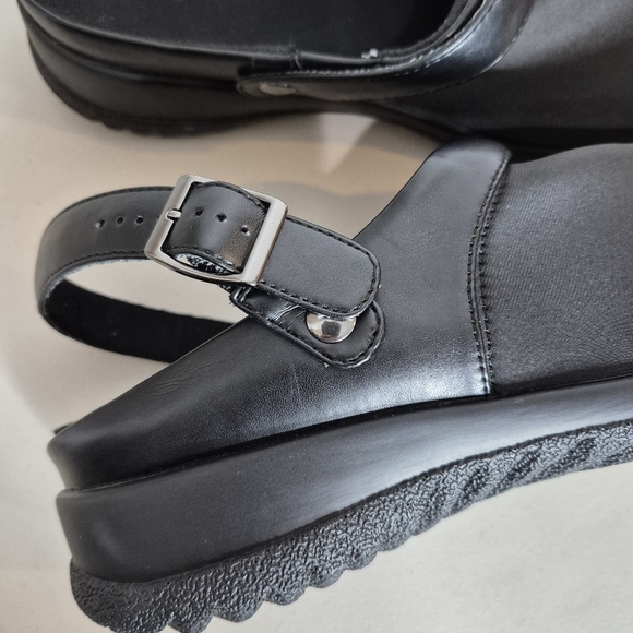 Drew Savannah Black Leather / Black Stretch Convertible Strap Clog - Size 10 WW - Picture 11 of 14